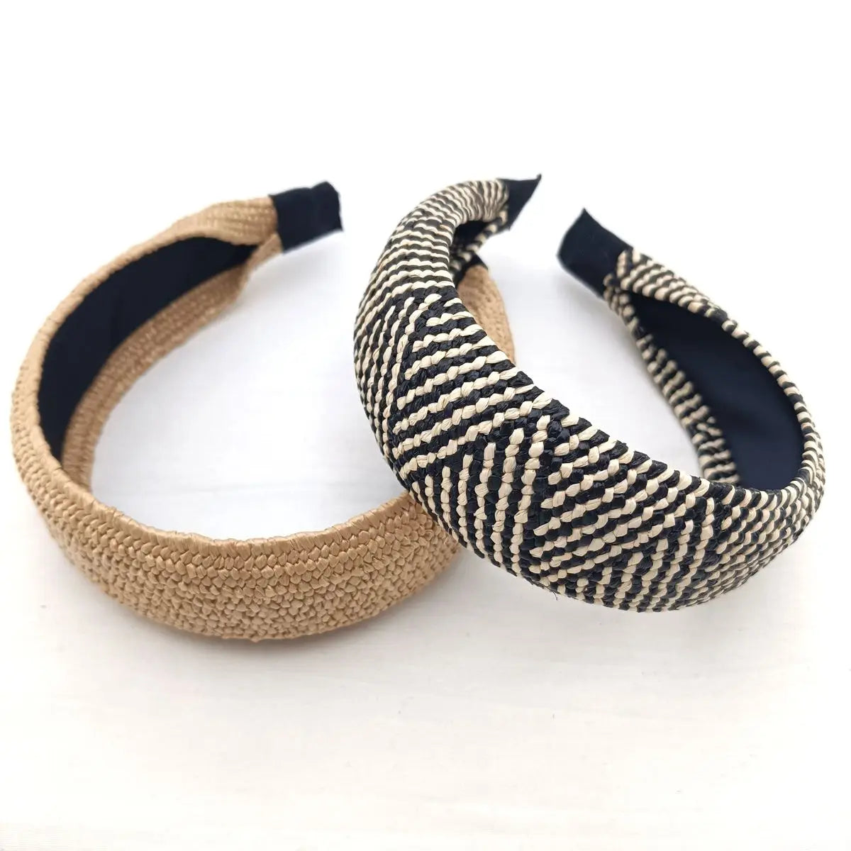 Eleganter Breiter Geflochtener Stroh-Haarreif für Damen – Modisches Schlichtes Haarband für Sommer Urlaub Strand & Alltagsstyling
