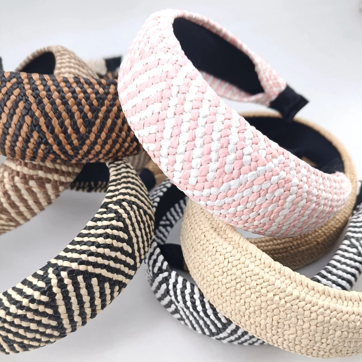 Eleganter Breiter Geflochtener Stroh-Haarreif für Damen – Modisches Schlichtes Haarband für Sommer Urlaub Strand & Alltagsstyling