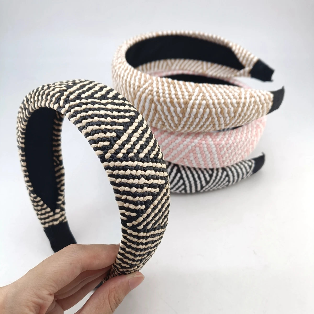 Eleganter Breiter Geflochtener Stroh-Haarreif für Damen – Modisches Schlichtes Haarband für Sommer Urlaub Strand & Alltagsstyling