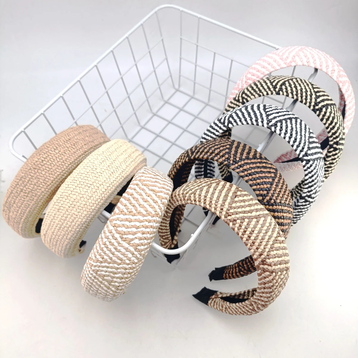 Eleganter Breiter Geflochtener Stroh-Haarreif für Damen – Modisches Schlichtes Haarband für Sommer Urlaub Strand & Alltagsstyling