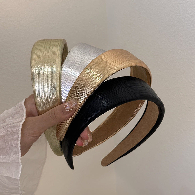 Breiter PU-Leder Haarreif für Damen – Glänzender Gold Silber Gepolsterter Sponge Haarreif für Retro Fashion & Alltagsstyling