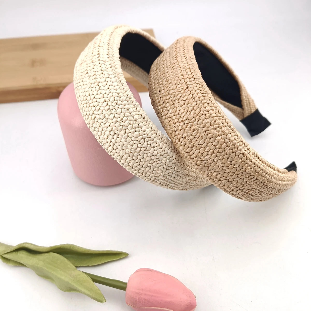 Eleganter Breiter Geflochtener Stroh-Haarreif für Damen – Modisches Schlichtes Haarband für Sommer Urlaub Strand & Alltagsstyling