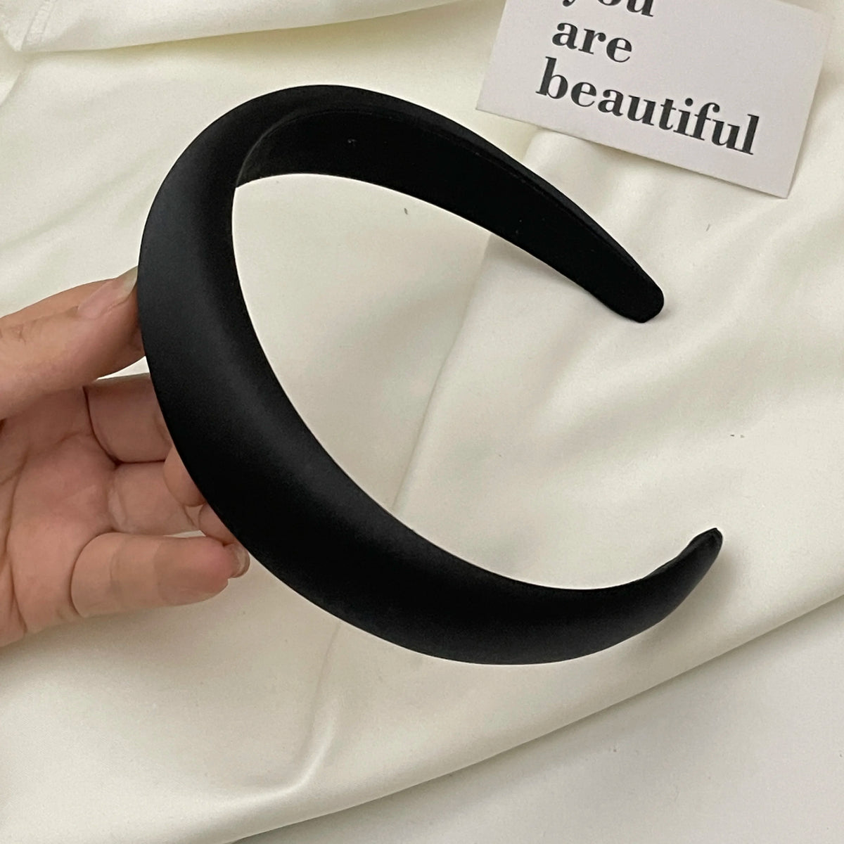 Modischer Satin-Seiden Sponge Haarreif für Damen – Elegantes Gepolstertes Haarband für Alltag Casual Styling & Fashion Accessoires