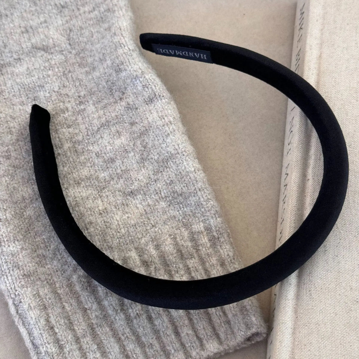 Weicher Samt-Haarreif für Damen – Schmaler Gepolsterter Einfarbiger Haarreif für Feiertage Winter Party & Alltagsstyling